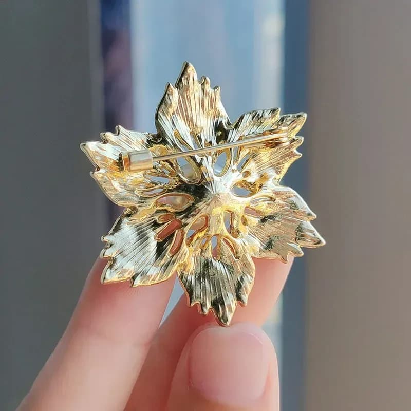 gold-tone pin back of the faux pearl flower brooch