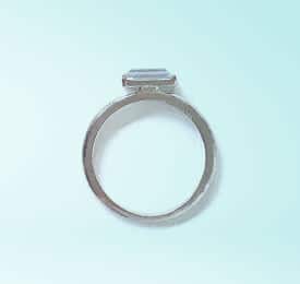 18k White Gold And Diamond Ring
